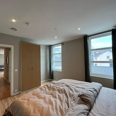 Cozy Modern Center Апартаменти